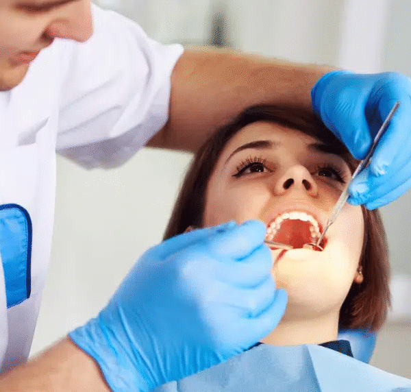 أخصائي صحة الفم والأسنان